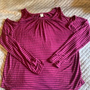 Women’s cold-shoulder long sleeve top